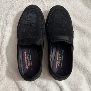 Skechers relaxed fit air cooled memory foam shoes size 61/2